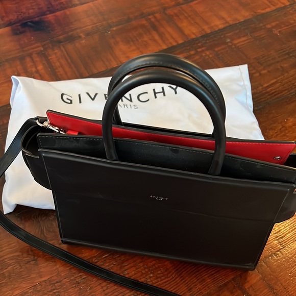 Givenchy Horizon Bag. - Picture 2 of 6